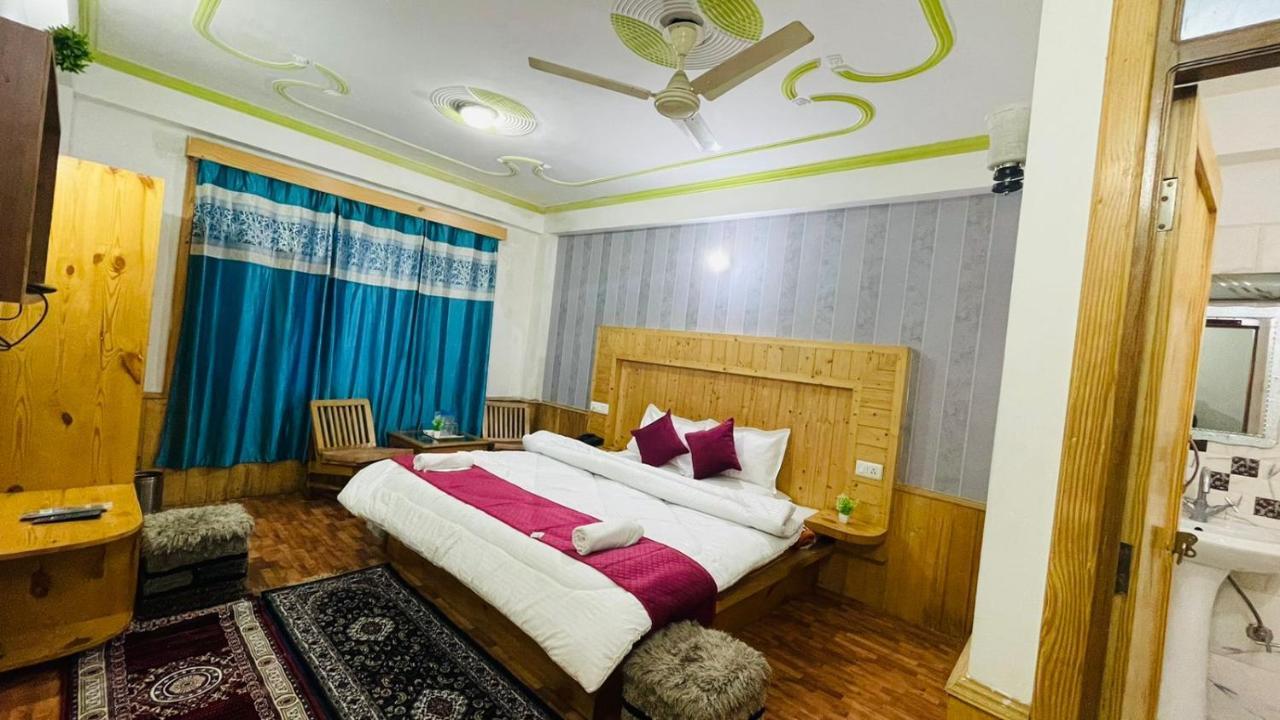 Hotel New Hilltop Inn Манали Экстерьер фото