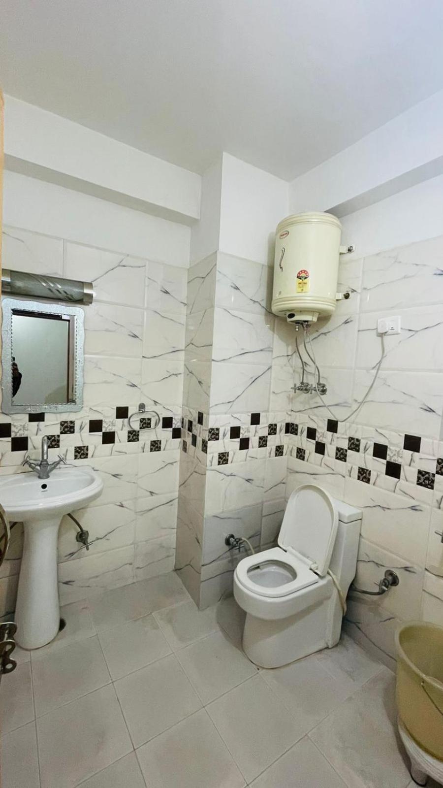 Hotel New Hilltop Inn Манали Экстерьер фото