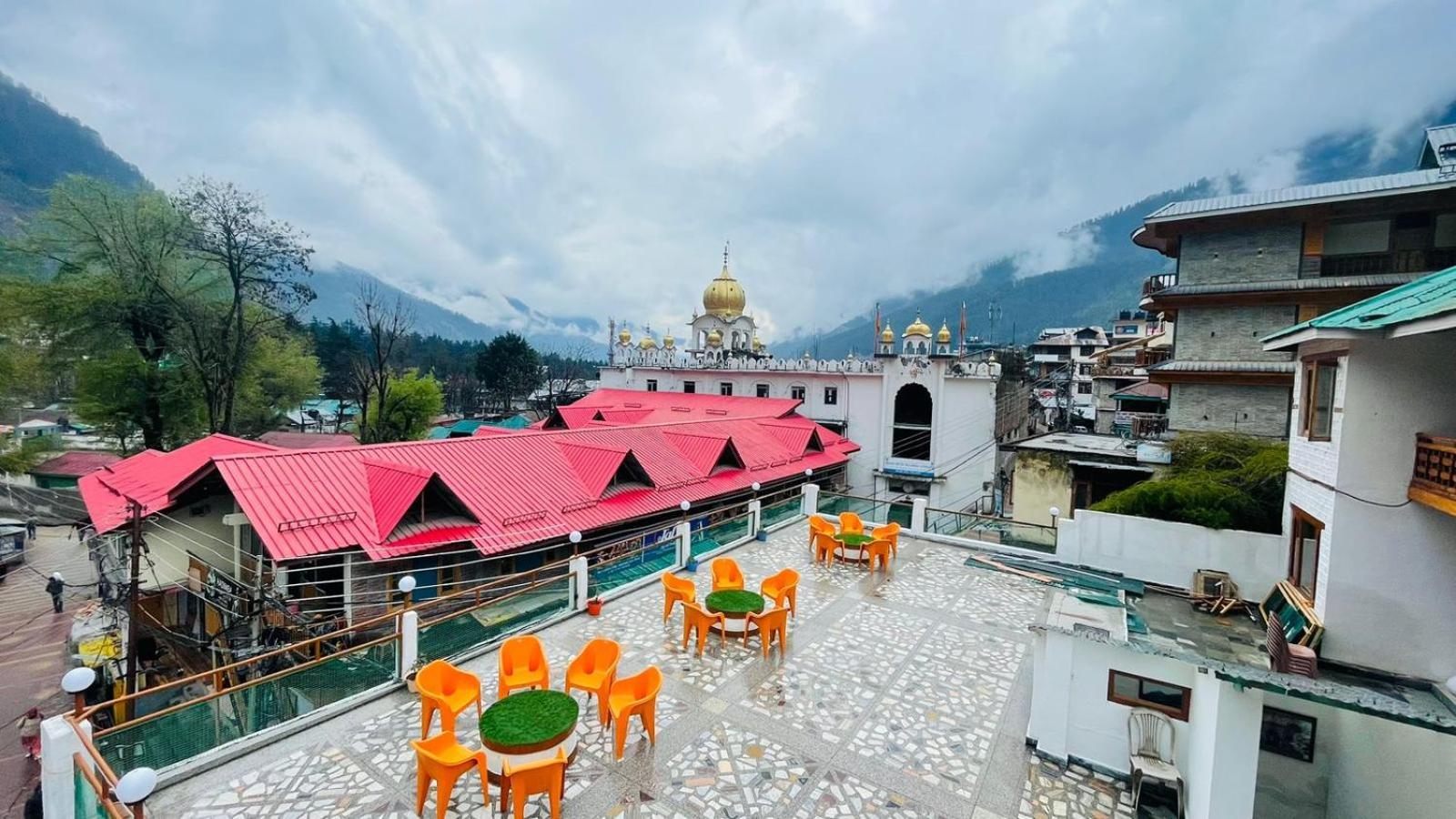 Hotel New Hilltop Inn Манали Экстерьер фото